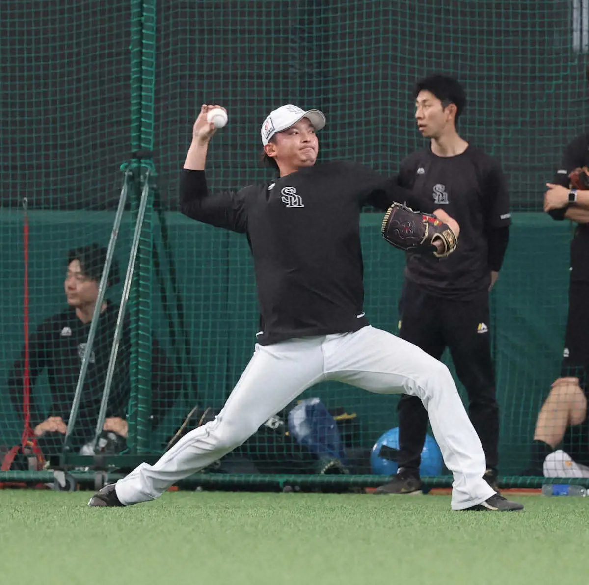 【画像・写真】＜西・ソ（5）＞キャッチボールする東浜（撮影・西海健太郎）