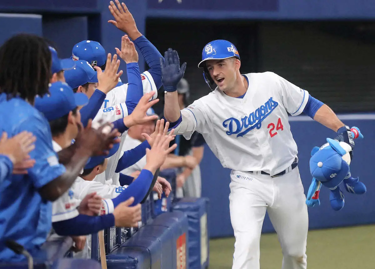 【画像・写真】中日・ボスラーが来日1号先制弾　「バンテリンドームで打つことができてうれしいね」　