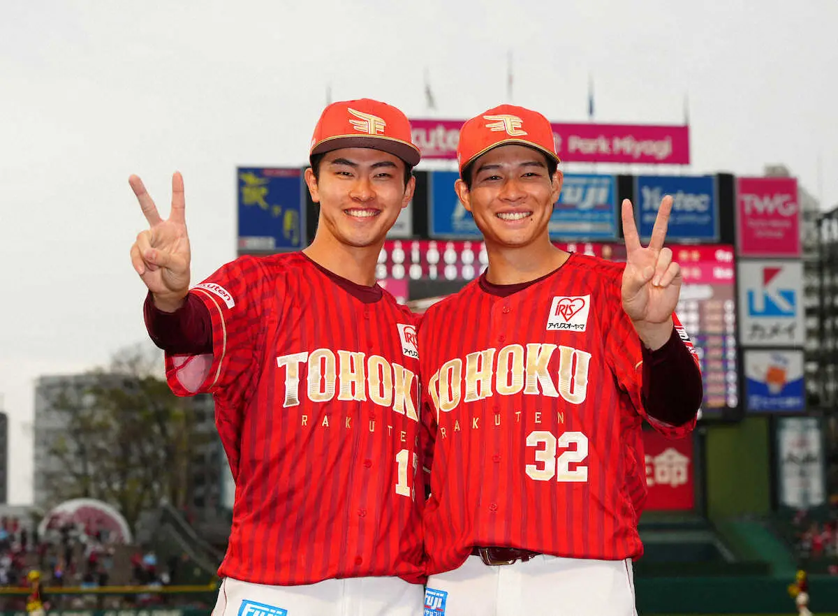 【画像・写真】2勝目を上げた楽天・古謝（左）と先制3ランの中島はお立ち台で笑顔（撮影・長久保　豊）