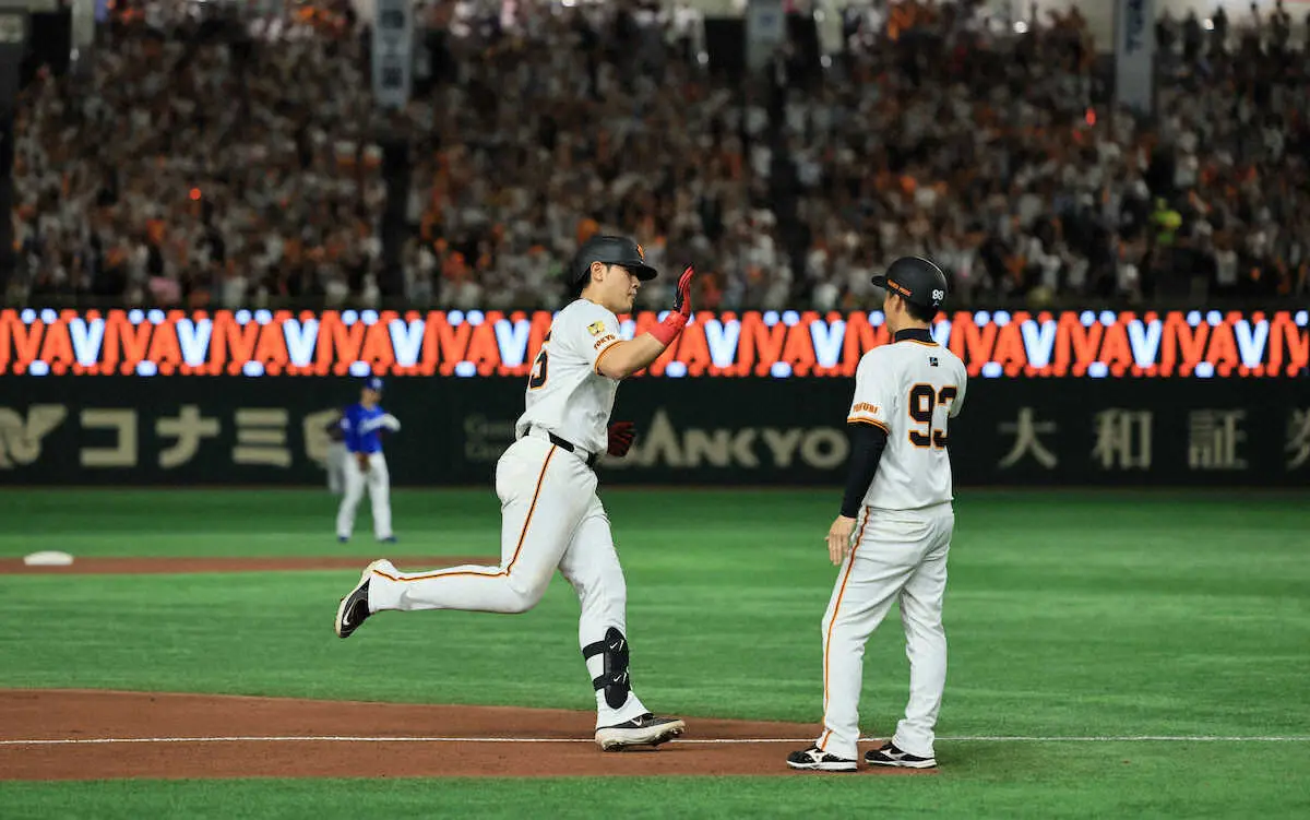 【画像・写真】巨人・岡本和真が3回で早くも4打点荒稼ぎ！「良かったです」　初回先制2点打、3回には7号2ラン