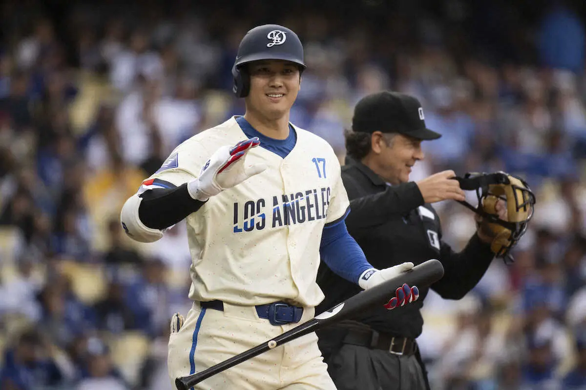 【画像・写真】大谷翔平　第2打席は好機で見逃し三振　ストライク判定に驚きの表情