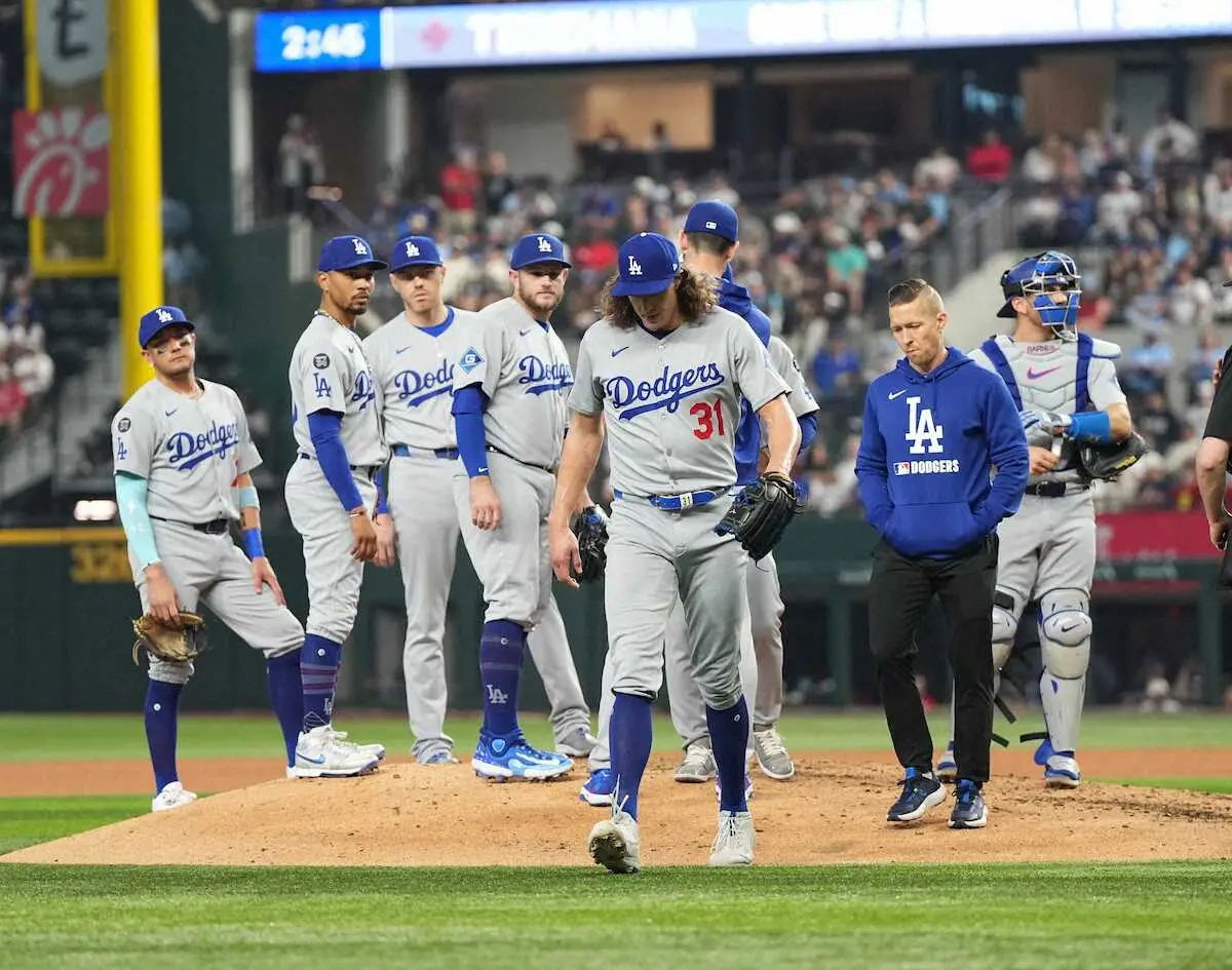 【画像・写真】ド軍緊急事態　グラスノーが2回の投球練習中に右肩違和感で緊急降板　スネルに続き主戦投手が離脱危機