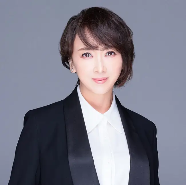 【画像・写真】5・2「宝仙堂の凄十パワーナイター」で紫吹淳が始球式