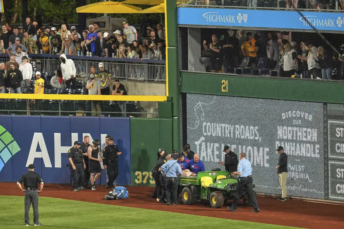 【画像・写真】鈴木誠也出場のパイレーツ戦　決勝打に興奮？6.4ｍの右翼席からパ軍ファンが落下して病院搬送　球場騒然