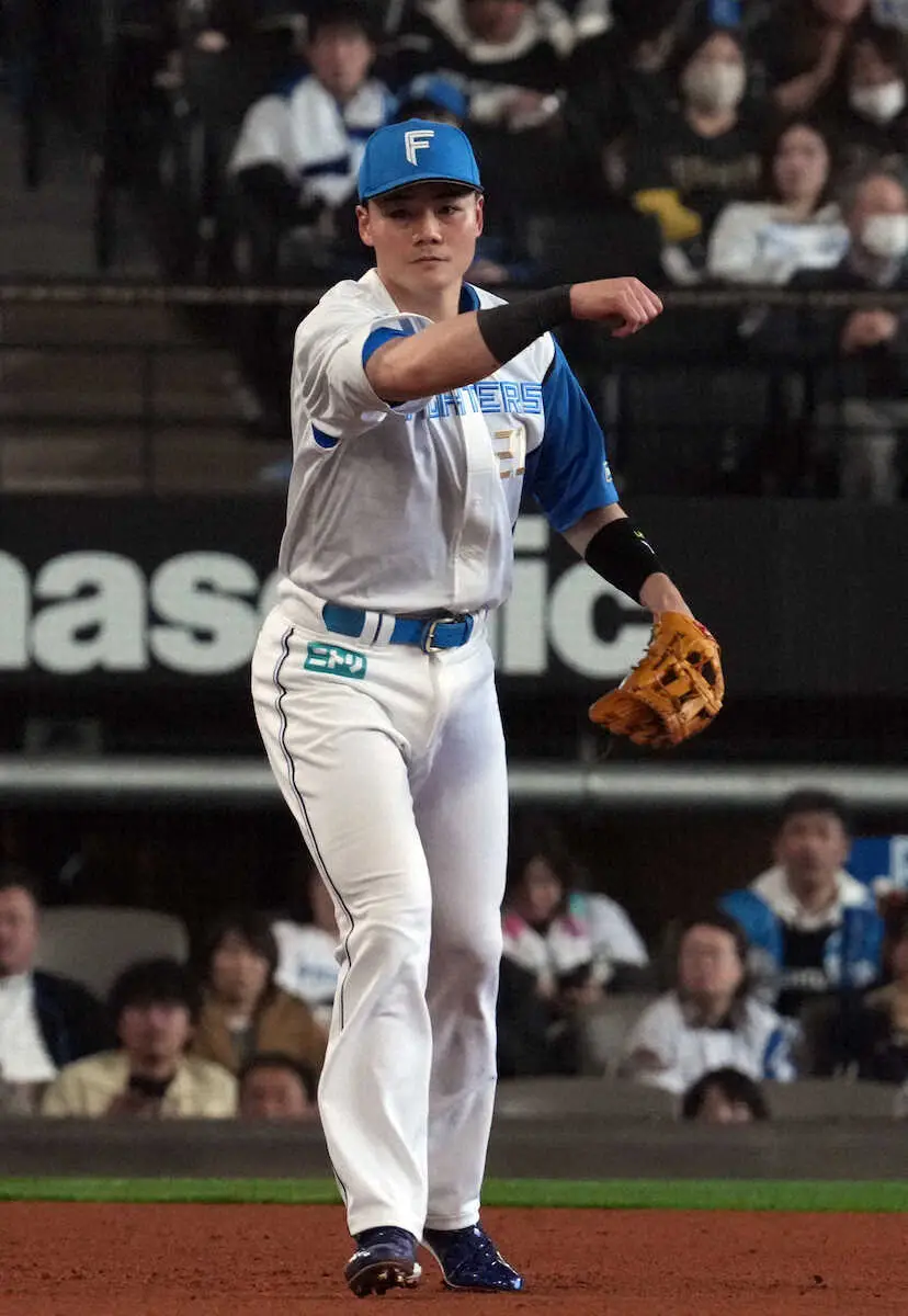 【画像・写真】日本ハム・清宮幸太郎が痛恨の適時失策…リーグ最多8個目　万波も失点に繋がる落球