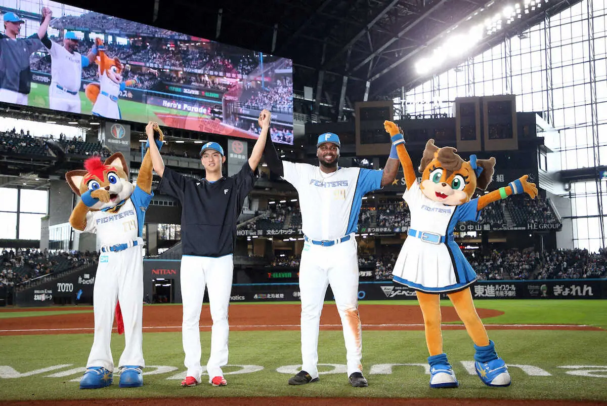 【画像・写真】日本ハム　少年の奔放すぎるインタビューに場内大爆笑　達、レイエスも大喜び