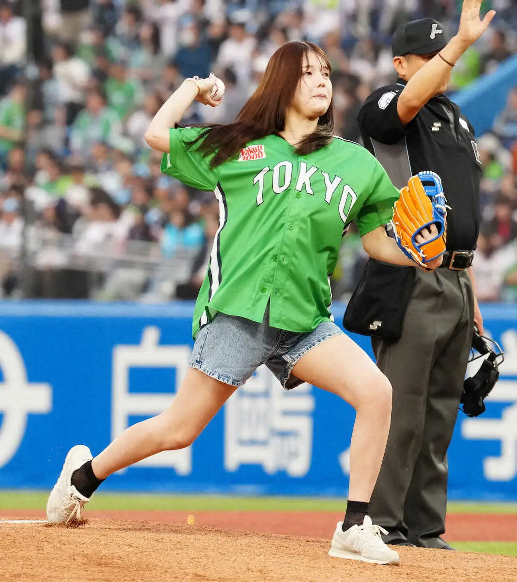 【画像・写真】青木歌音“念願の神宮”でノーバン始球式！スタンドどよめき　こどもの日に魅せた元野球部の実力