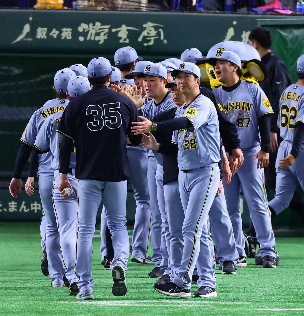 【画像・写真】阪神・藤川球児監督「初回から気が重くなったプレーですね」　岡本、そして仲良しの中野も気遣う