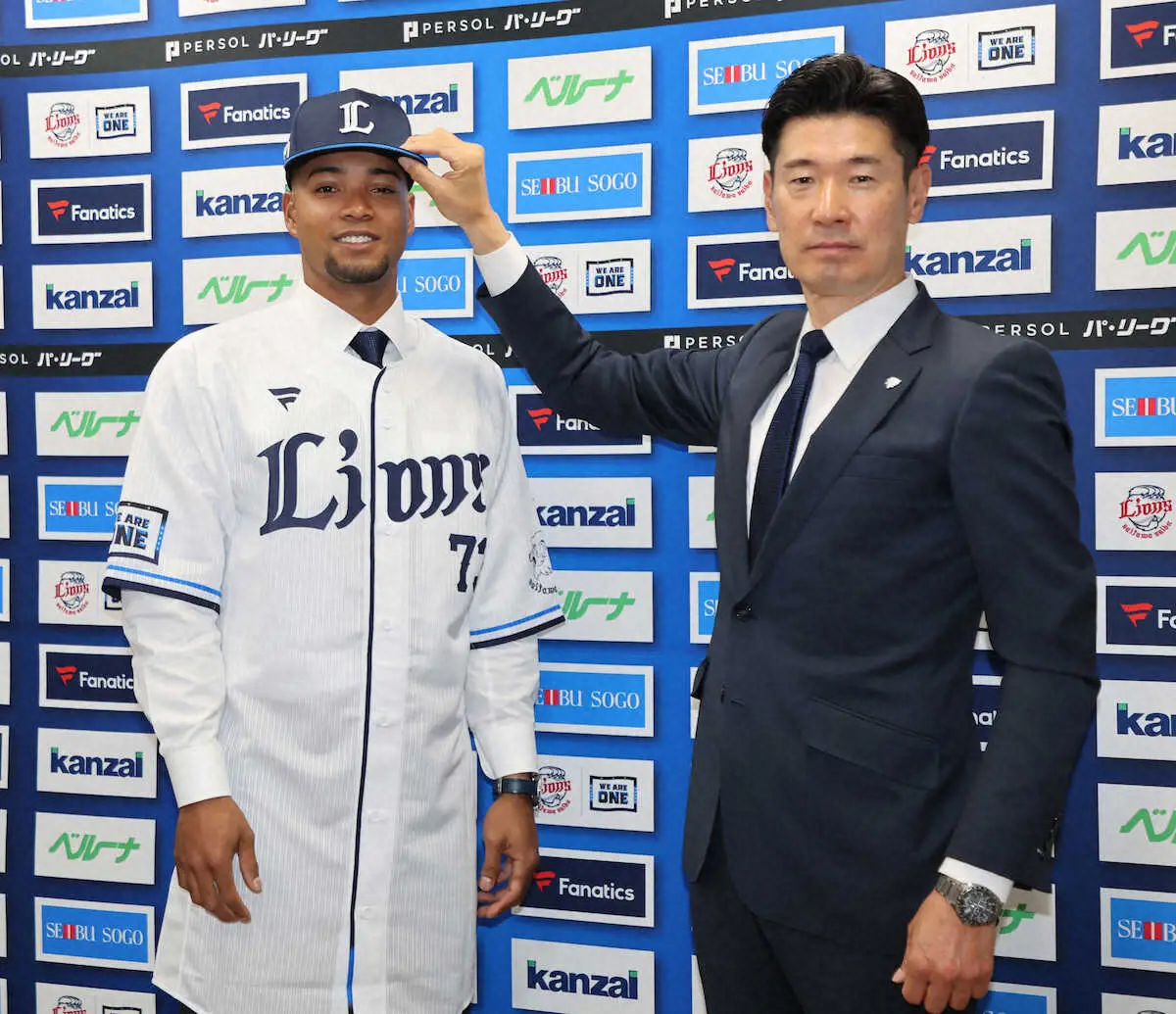 【画像・写真】西武モンテルの支配下登録発表　俊足堅守の大型外野手背番号「73」