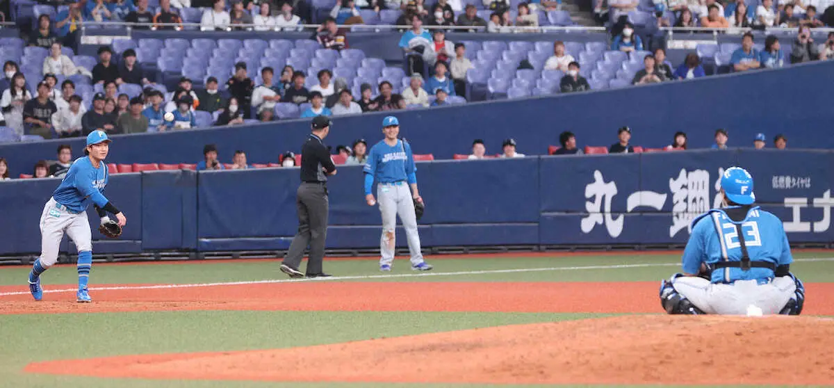 【画像・写真】日本ハム新庄監督が仰天指令！内野手・奈良間が投球練習　9番手・生田目の緊急降板で　両軍で16投手起用