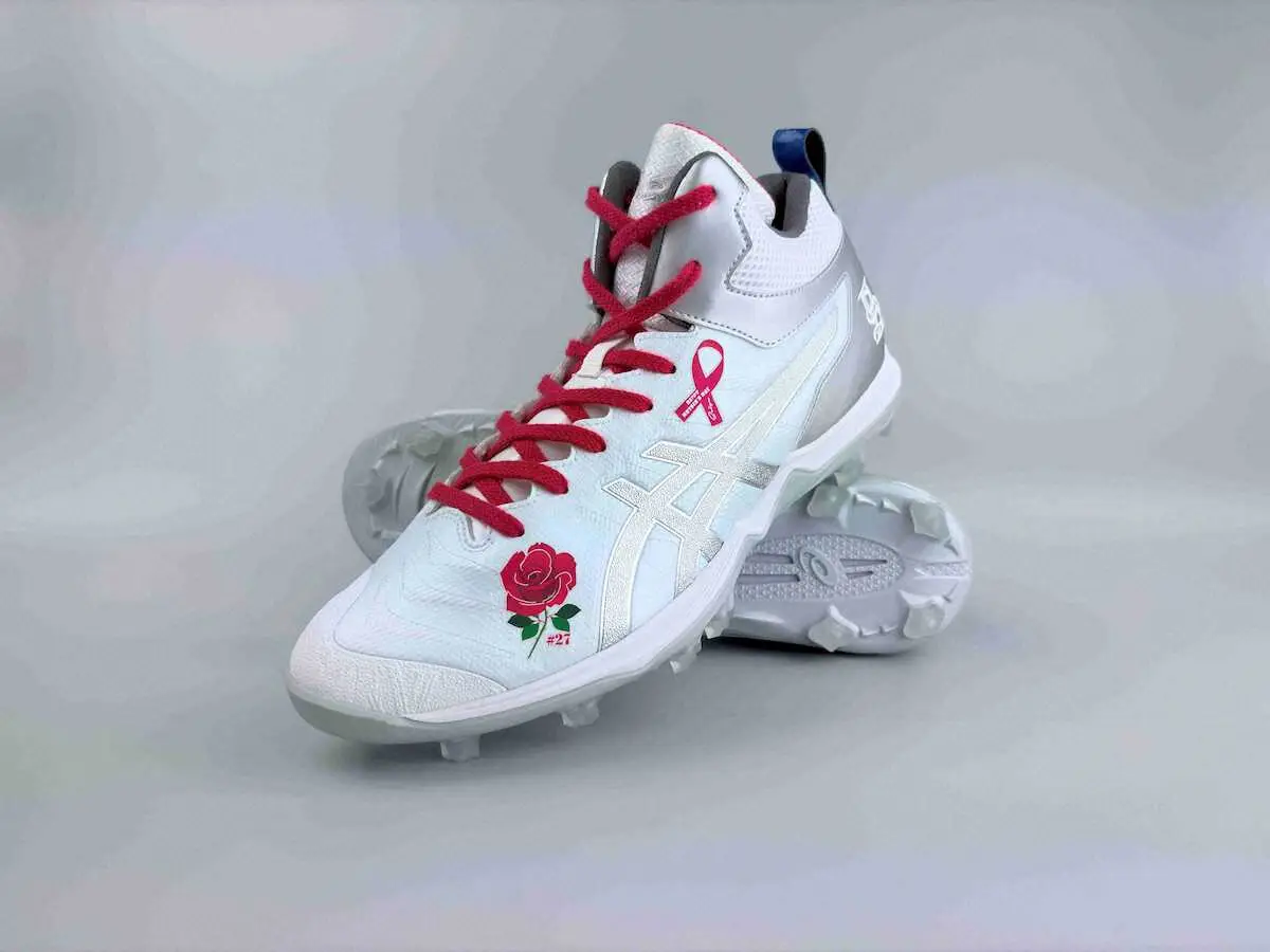【画像・写真】アシックスがカブス鈴木の「母の日」仕様スパイク公開　甲部分にカーネーション