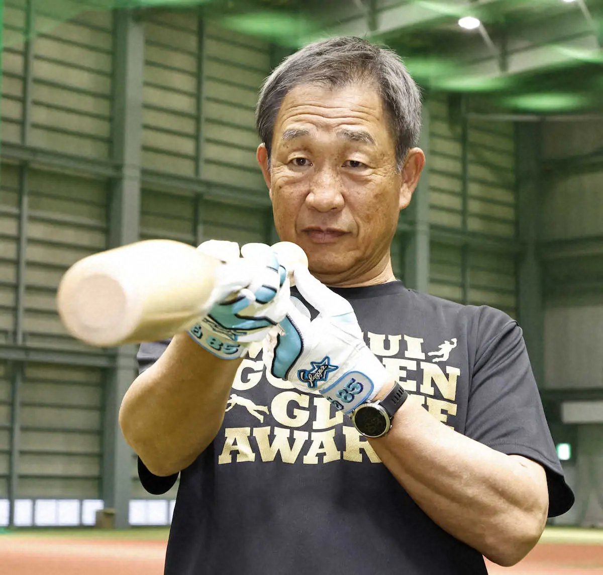 【画像・写真】辻発彦氏　魚雷バットで打ってみた！93年首位打者が検証　このバットに合わせた打撃は絶対NG