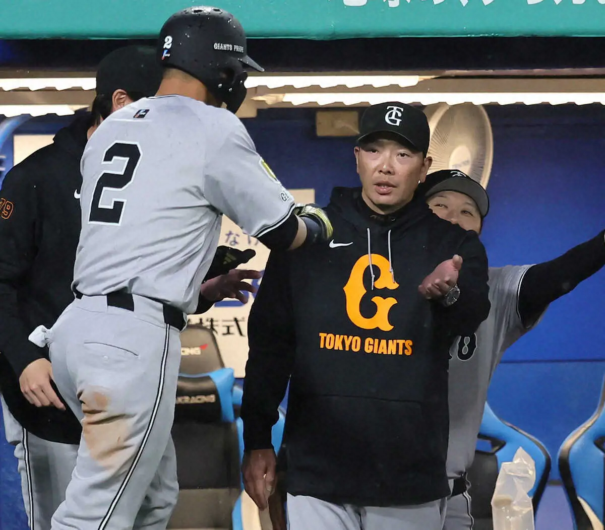 【画像・写真】巨人・阿部監督　浅野は「いいきっかけにしてくれればうれしい」も4番問題に苦悩「考えるわ」
