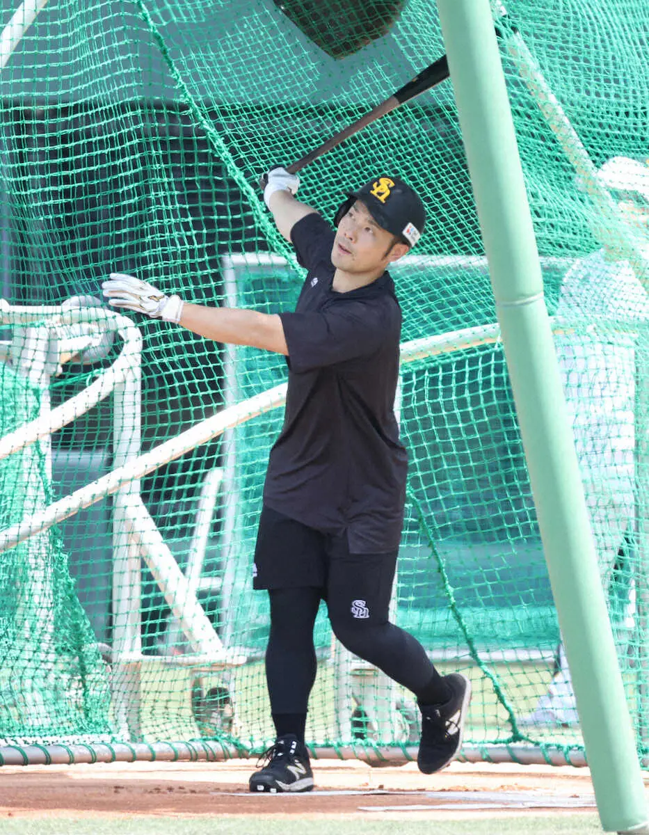 【画像・写真】打撃練習を行う近藤　