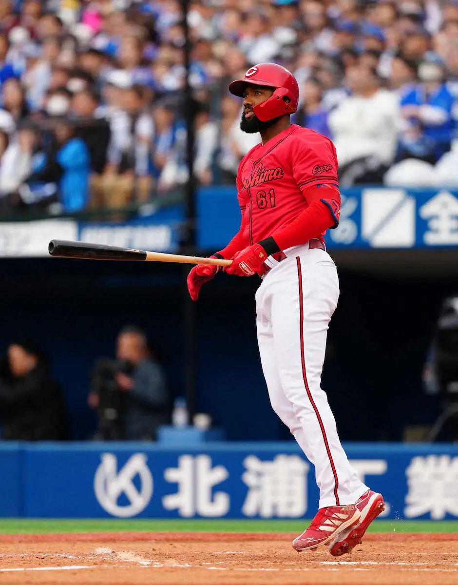 【画像・写真】＜D・広（8）＞4回、2ランを放つファビアン（撮影・島崎忠彦）