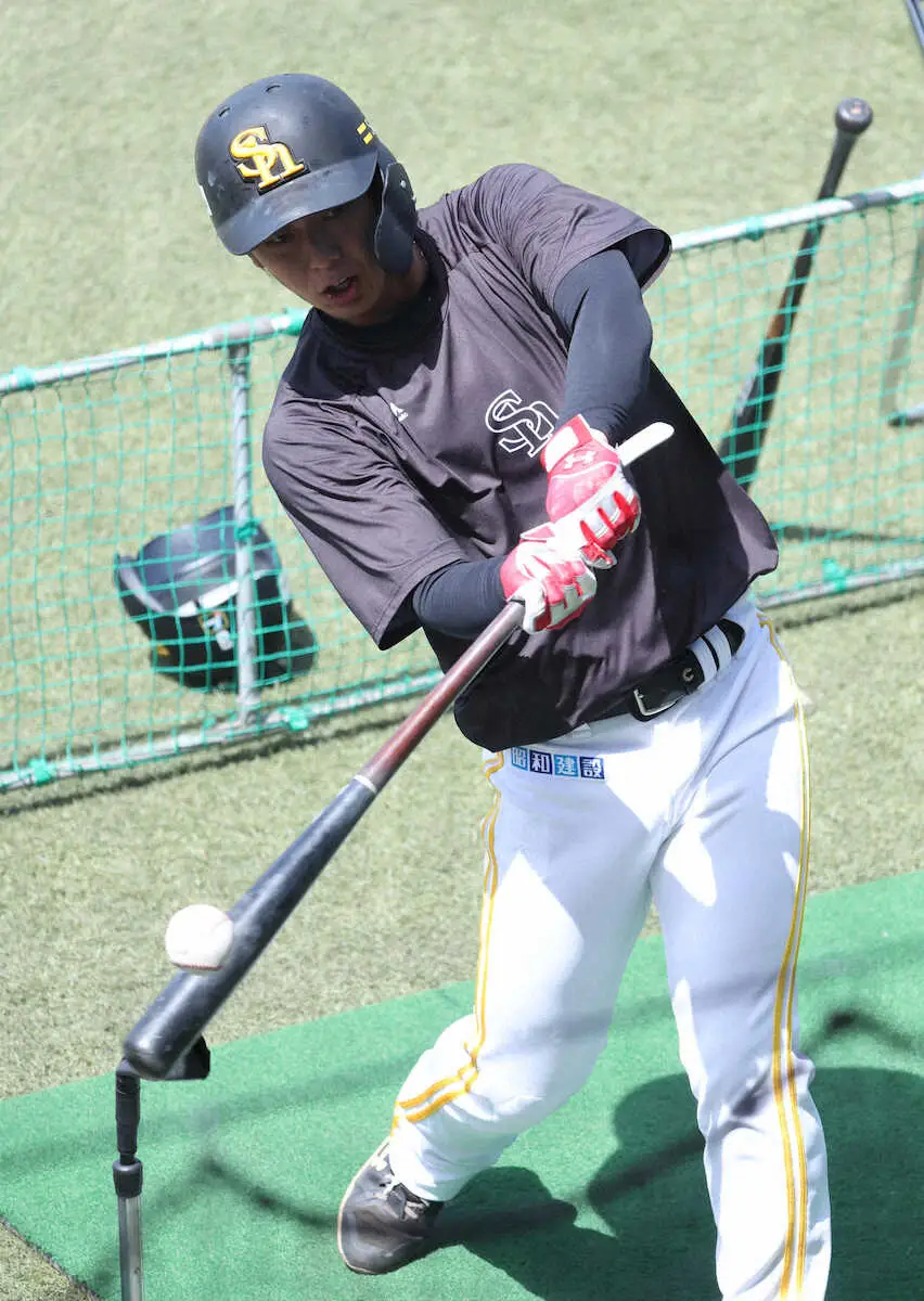 【画像・写真】＜ソフトバンク　リハビリ組練習＞　　打撃練習を行う今宮　　　