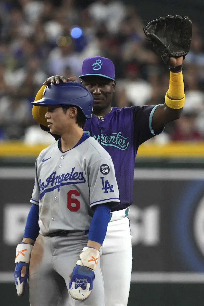 【画像・写真】キム・ヘソン2試合ぶり先発で1安打　ベース上でDバックス内野手が“頭ポンポン”「可愛がられてて草」