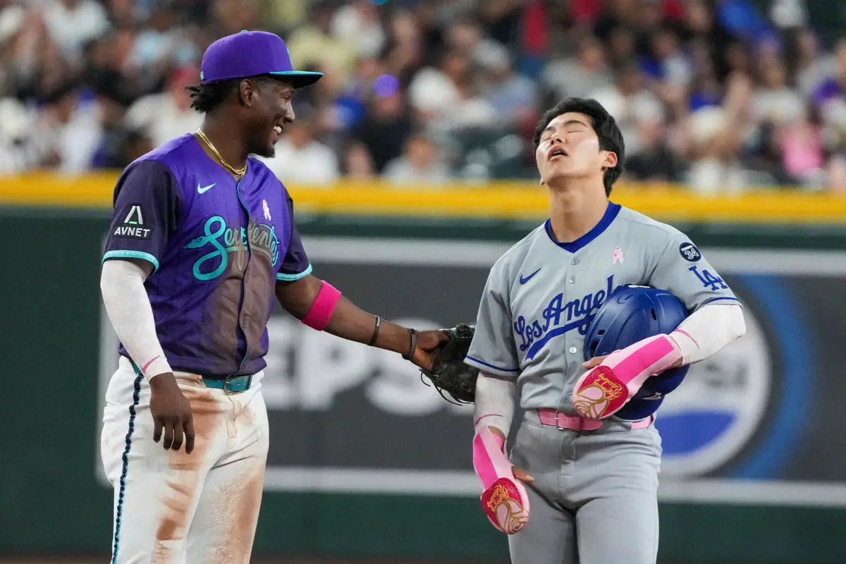 【画像・写真】キム・ヘソン　Dバックス遊撃手と塁上で連日の微笑ましいやりとり「良き雰囲気」「なんか愛らしい」