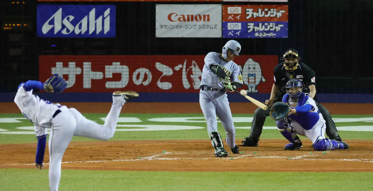 【画像・写真】阪神・高寺が記念すべきプロ1号　右翼席ギリギリに飛び込む同点弾！