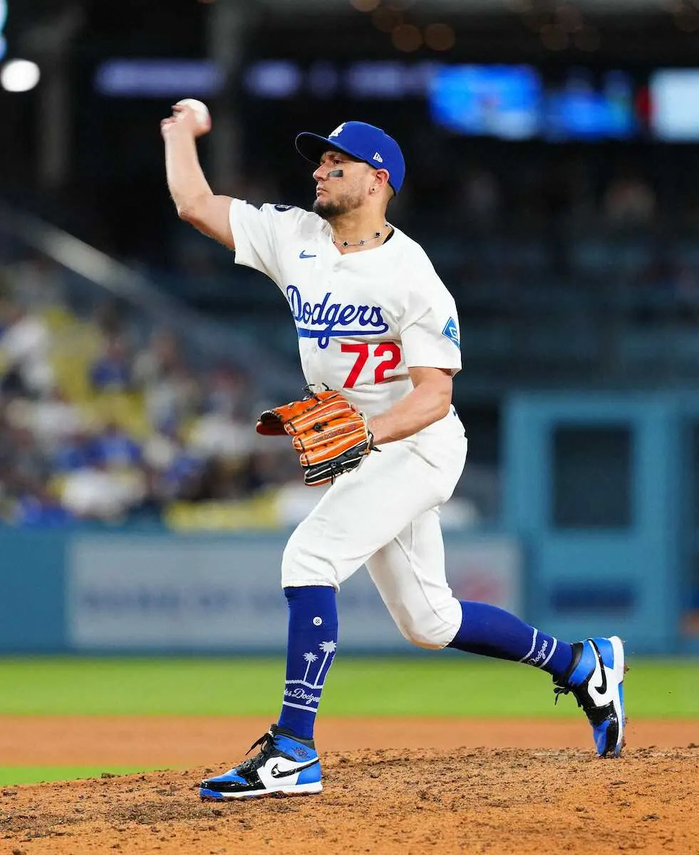 【画像・写真】投壊ドジャースは9回にロハスが“野手登板”　大谷グラブで2被弾もベンチでハイタッチ