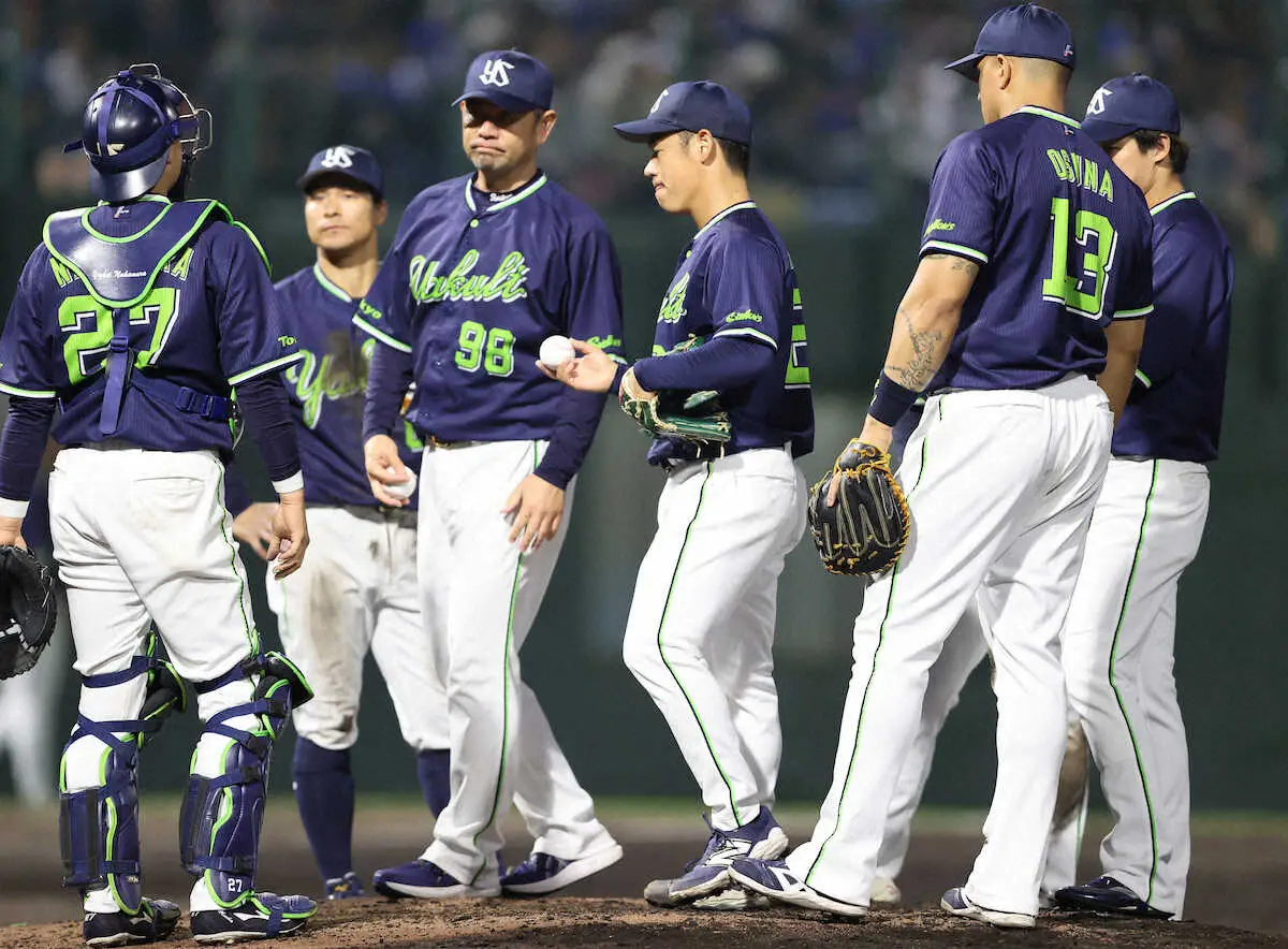 【画像・写真】ヤクルト・ライアン　守りが乱れ…地元・愛知県で3敗目「何とか勝ちを見せたかったけど…残念です」