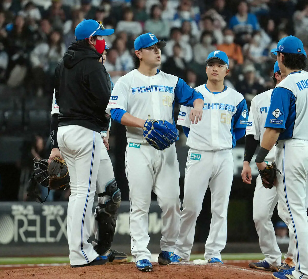 【画像・写真】日本ハム新庄監督　敗戦も4打点のレイエス称賛　「完璧。何か降りてきたのかな」「続けてほしい」