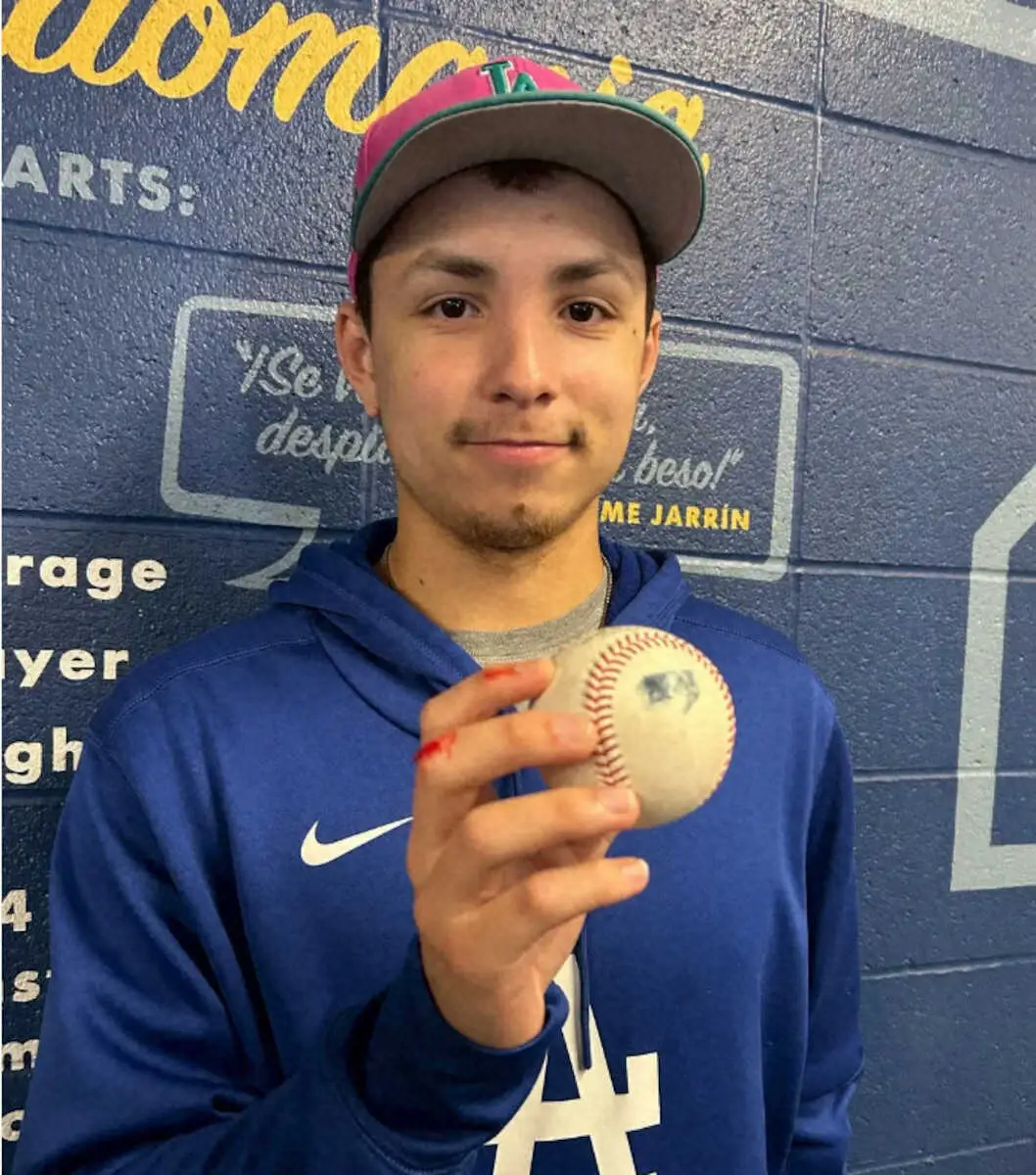 【画像・写真】ドジャース・大谷15号は地元大学生がゲット！争奪戦で流血「指が血だらけになったけど価値あった」