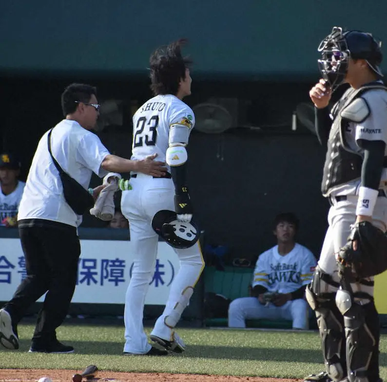 【画像・写真】ソフトバンク周東がヒヤリ　頭部に死球も「全然大丈夫」2打数1安打