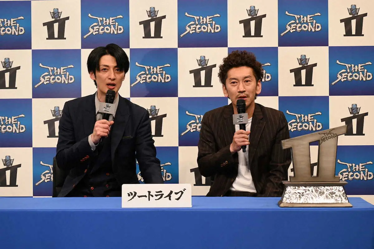 【画像・写真】＜フジテレビ「THE　SECOND～漫才トーナメント～」優勝者記者会見＞優勝した「ツートライブ」のたかのり（左）と周平魂（撮影・井利　萌弥）