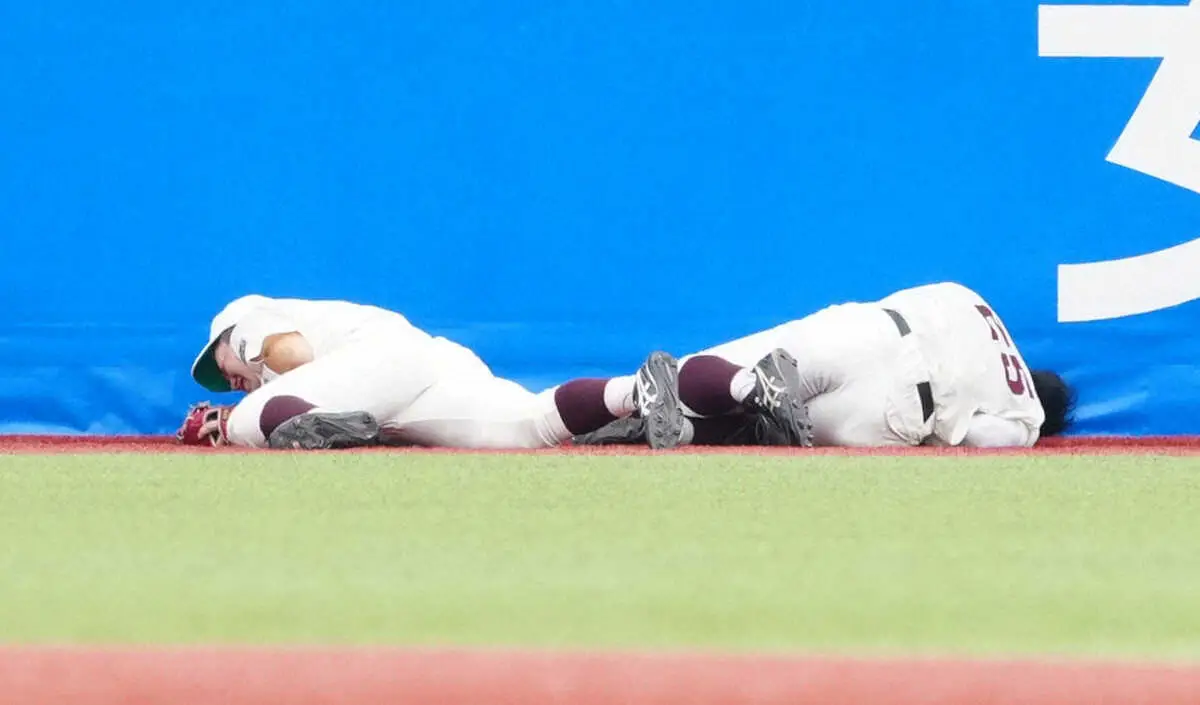 【画像・写真】早大が零封負けで3連覇苦しく…小宮山監督「最初の2点は…」　尾瀬と寺尾が激突…流血し担架で搬送