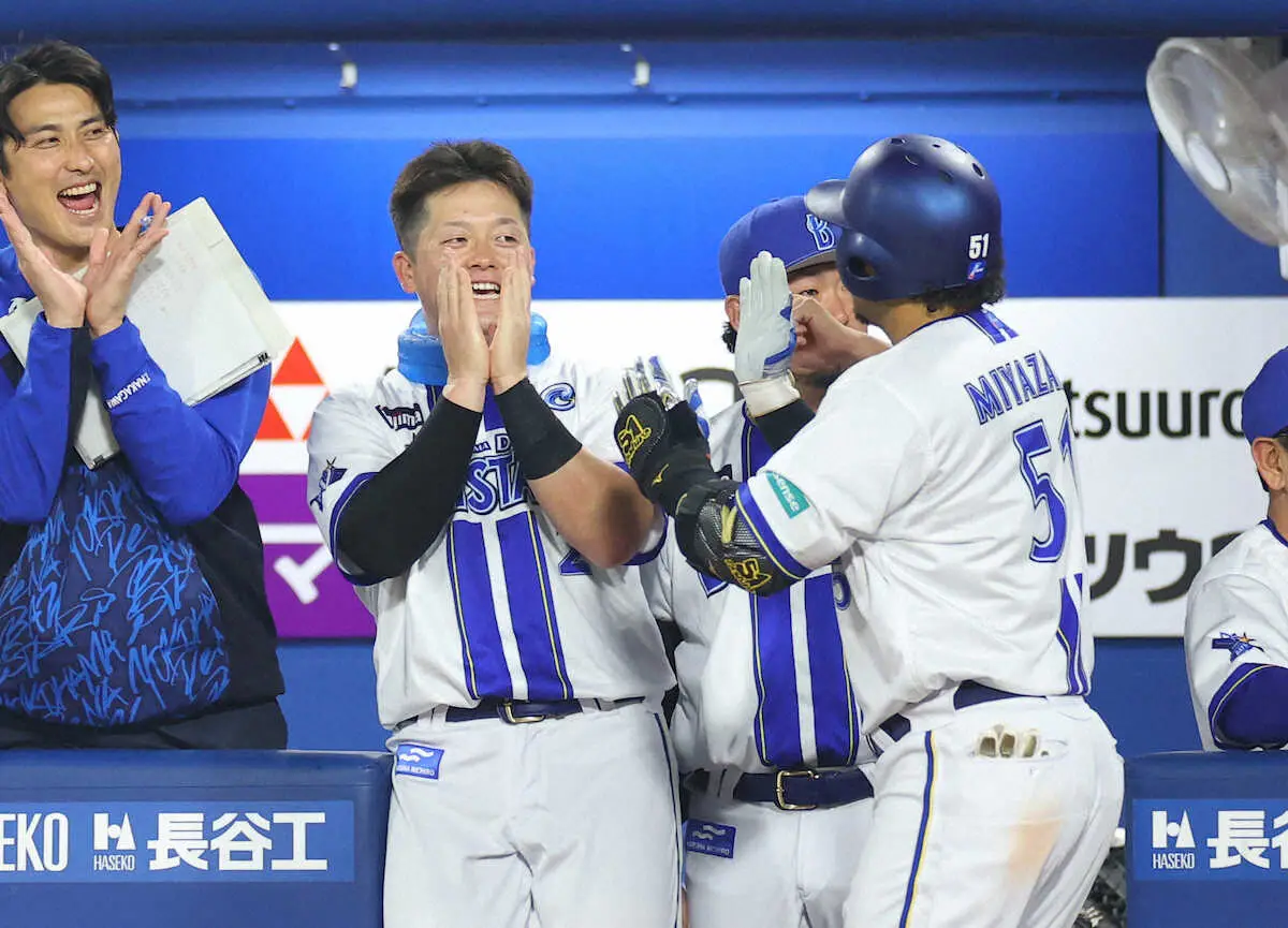 【画像・写真】DeNA・牧“先生”弾　試合前小学生に約束「ホームランが一番盛り上がる」　10点口火で貯金３