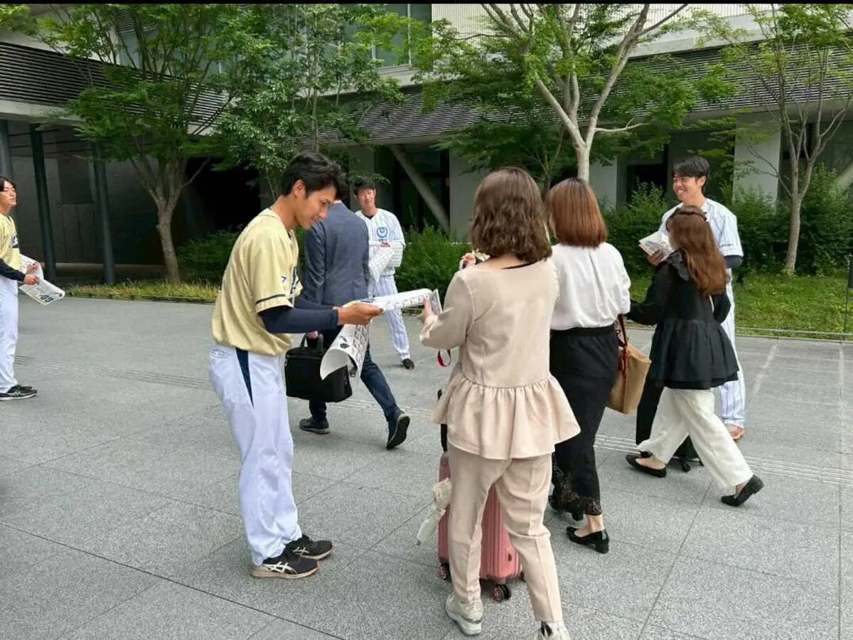 【画像・写真】NTT西日本・浜崎　27日開幕の都市対抗近畿地区2次予選へ一戦必勝誓う　本紙作成ビラ5000枚を配布