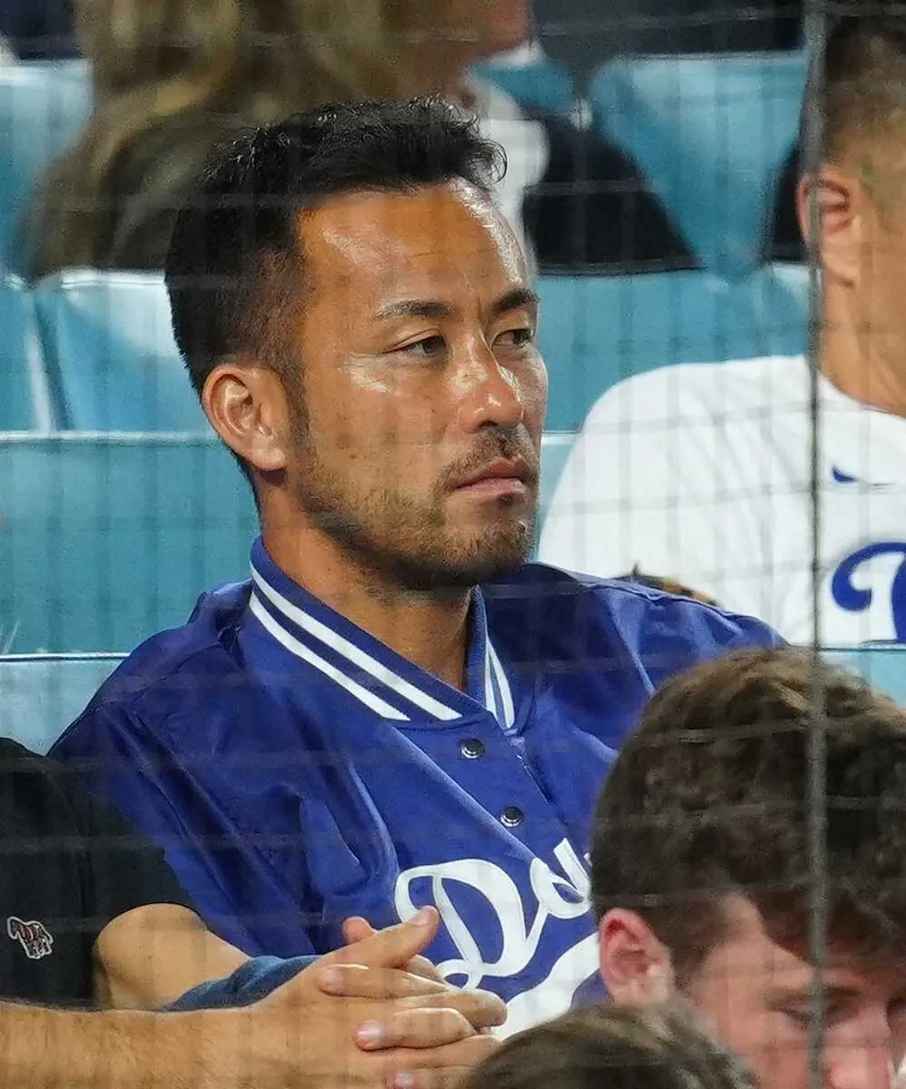 【画像・写真】ドジャース大谷翔平の後ろに吉田麻也が！　ファン騒然「素振りする大谷の後ろに吉田麻也いるw」