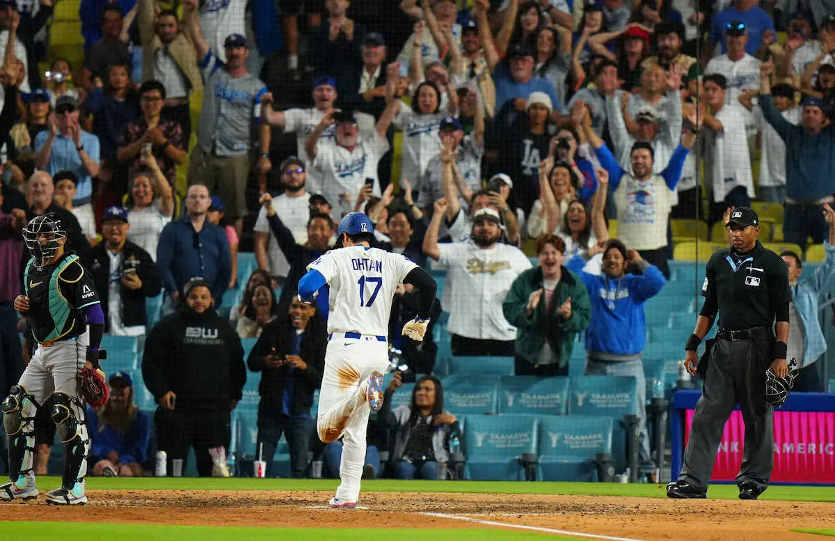 【画像・写真】ドジャース・大谷　延長10回、盗塁で好機作りサヨナラのホーム踏む　試合前には投球練習でスライダーも