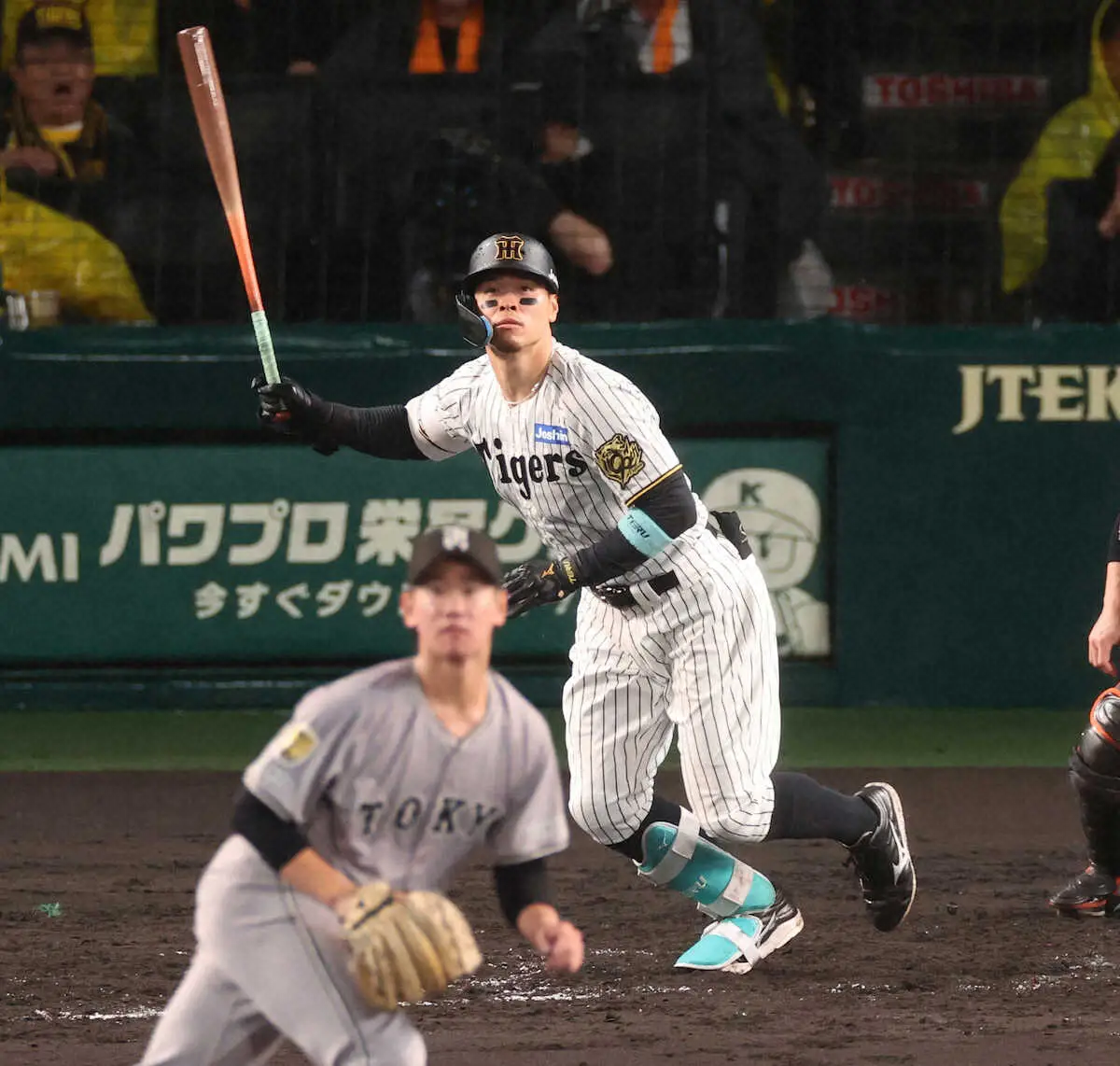 【画像・写真】阪神・佐藤輝、御礼二塁打2本！球宴ファン投票中間発表、セ三塁で堂々1位　巨人に惜敗も好調ぶりアピール