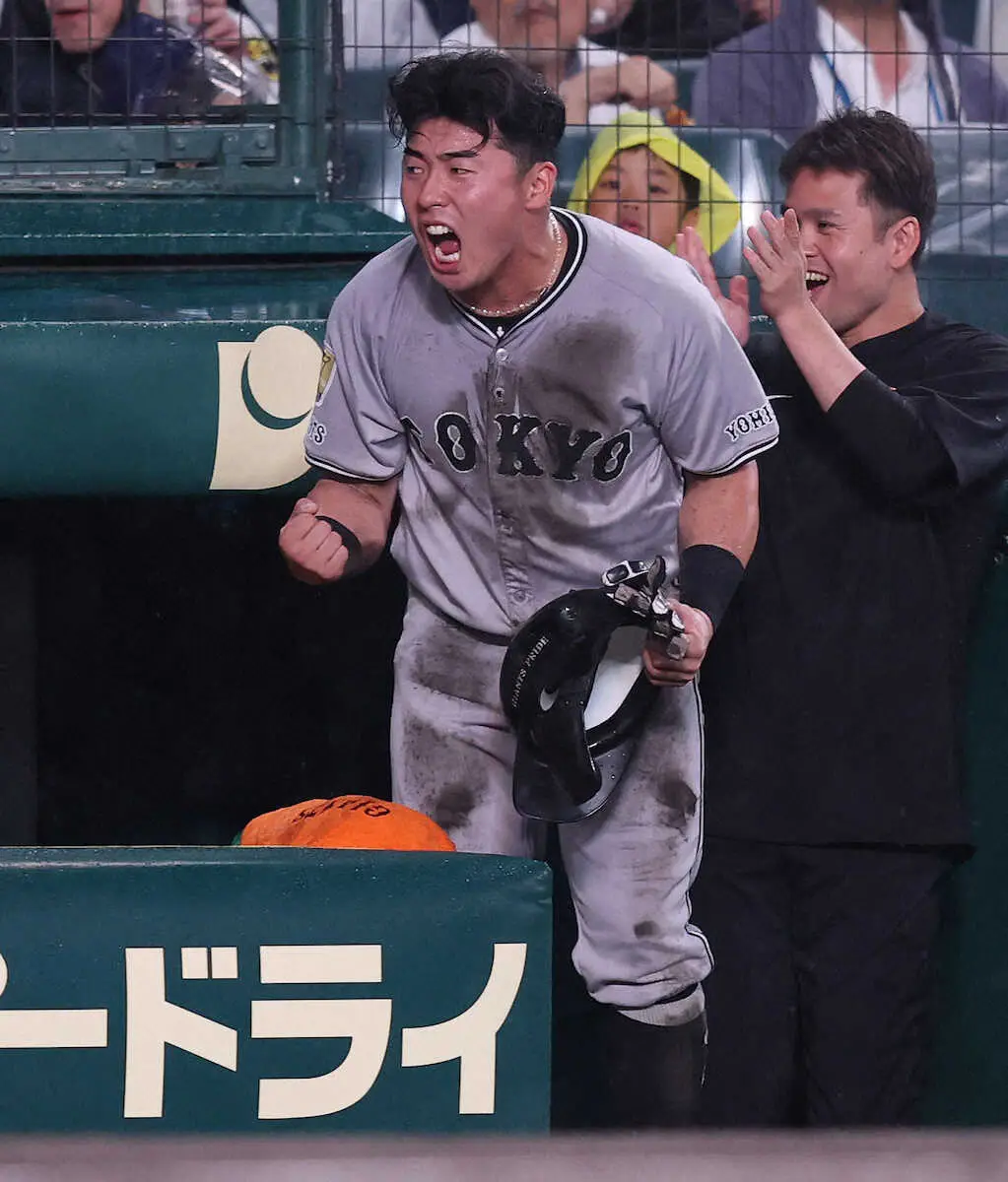 【画像・写真】巨人・浅野　森下バットで甲子園初タイムリー！先制V二塁打＆ヘッドスライディングで気迫生還
