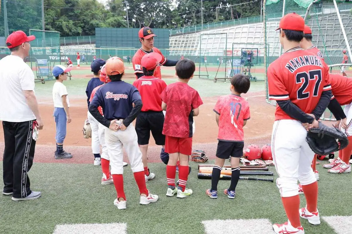 【画像・写真】東芝が「野球部後援会会員」限定の野球体験会を開催　35人の参加者と約2時間にわたり交流