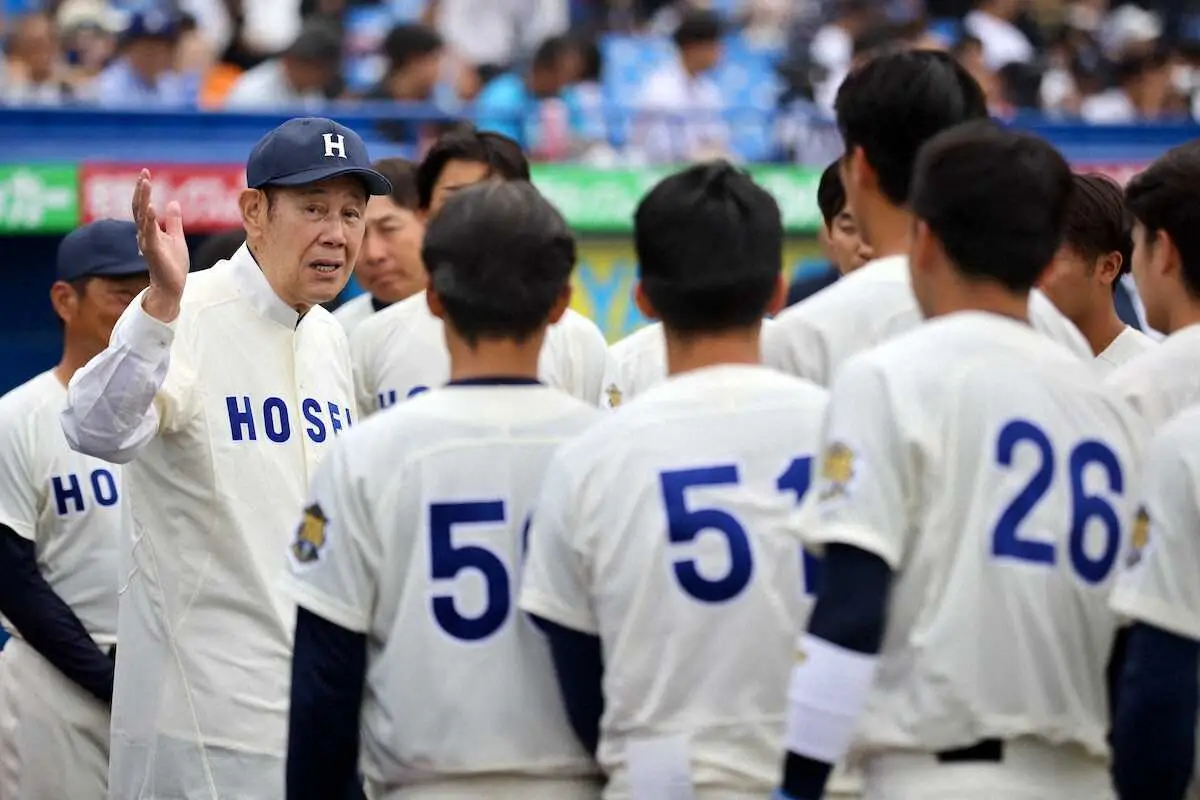 【画像・写真】六大学「レジェンド始球式」に法大OB田淵幸一氏登場　ショートバウンドに「75点だけど…一生の思い出」