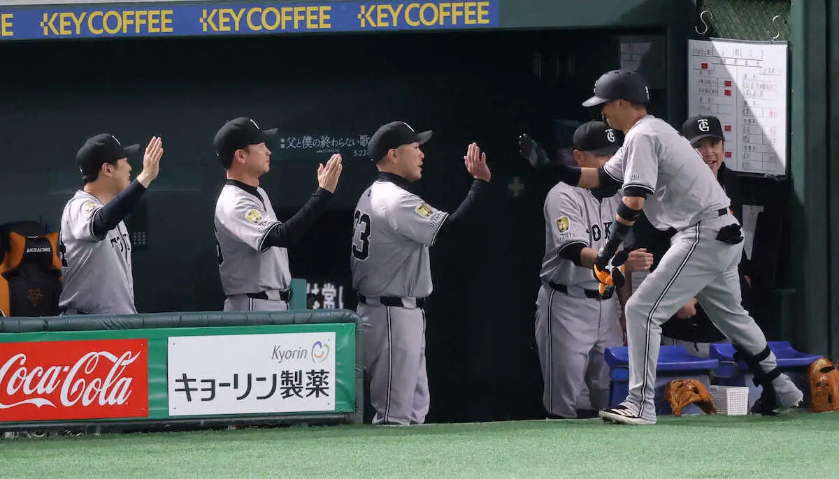 【画像・写真】巨人・吉川尚輝「打った自分が一番びっくり」の先制2号ソロ！涙の逆転3ラン以来、美しい放物線を描く