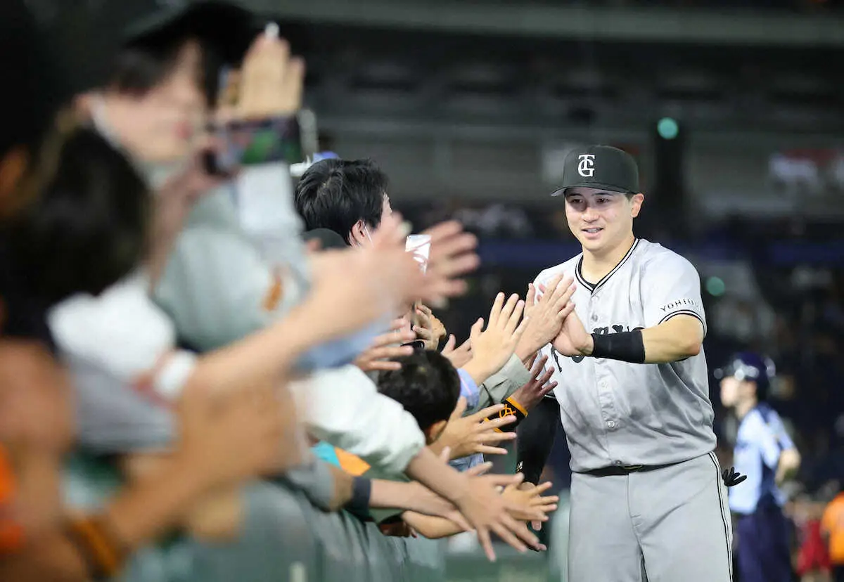【画像・写真】巨人・泉口友汰「今こそチーム一丸となって戦う時」　岡本不在の東京ドームで自主トレ仲間が躍動