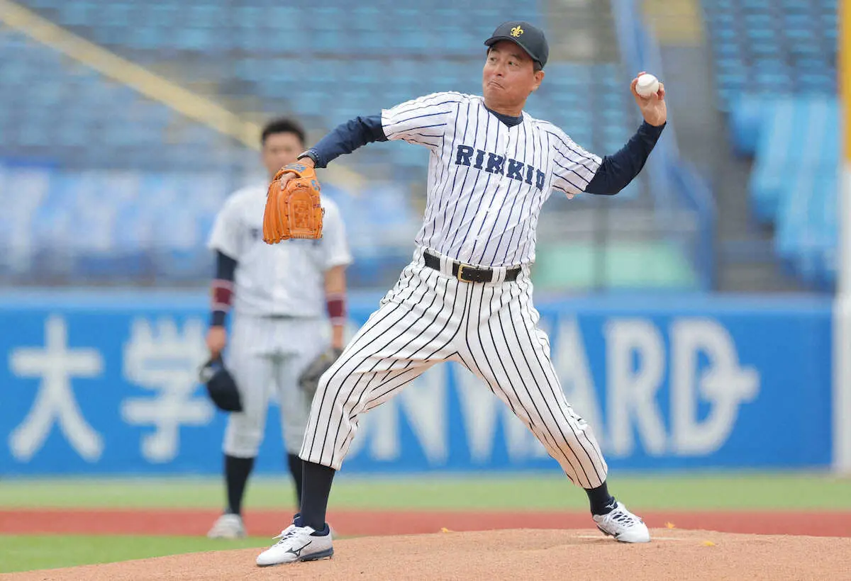 【画像・写真】立大OB野口裕美氏　ノーバン投球に「100点」妻・浩美さんも見守る　六大学レジェンド始球式