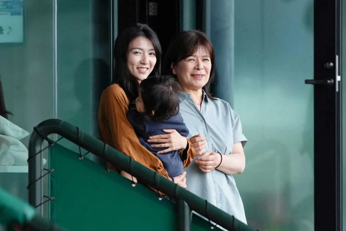 【画像・写真】楽天・浅村の母・明美さん　偉業に「感謝しかありません」　高2で退学未遂…今があるのは仲間のおかげ