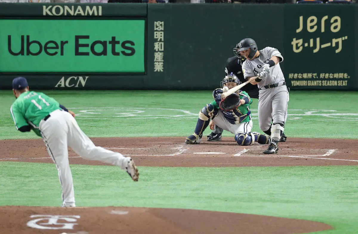 【画像・写真】原さん見てますか！巨人・浅野翔吾が初球打ちで先制打　初勝利目指す戸郷へ2点プレゼント