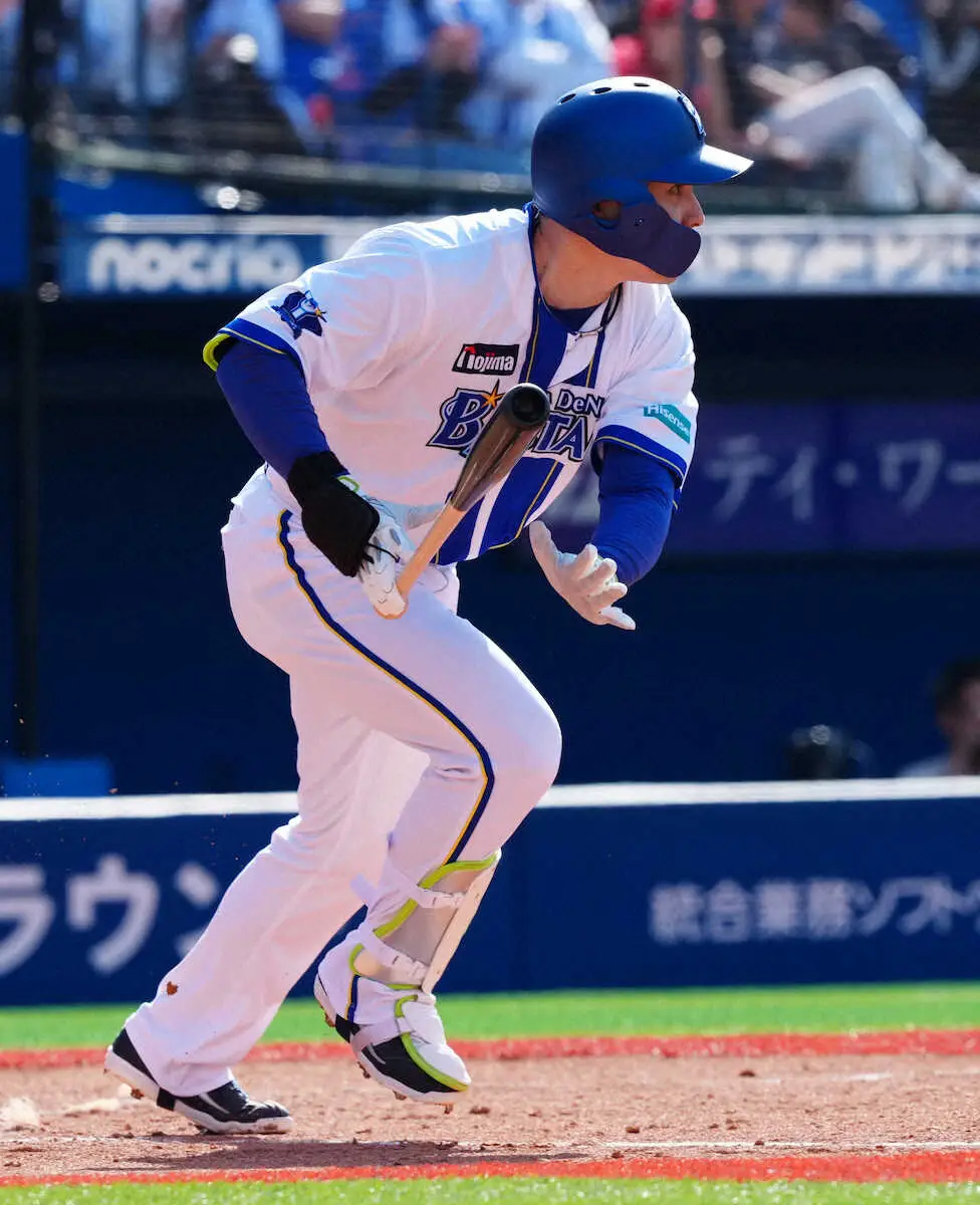 【画像・写真】DeNA・佐野　地元・倉敷のパワー注入！報道陣に銘菓「藤戸まんぢゅう」差し入れ