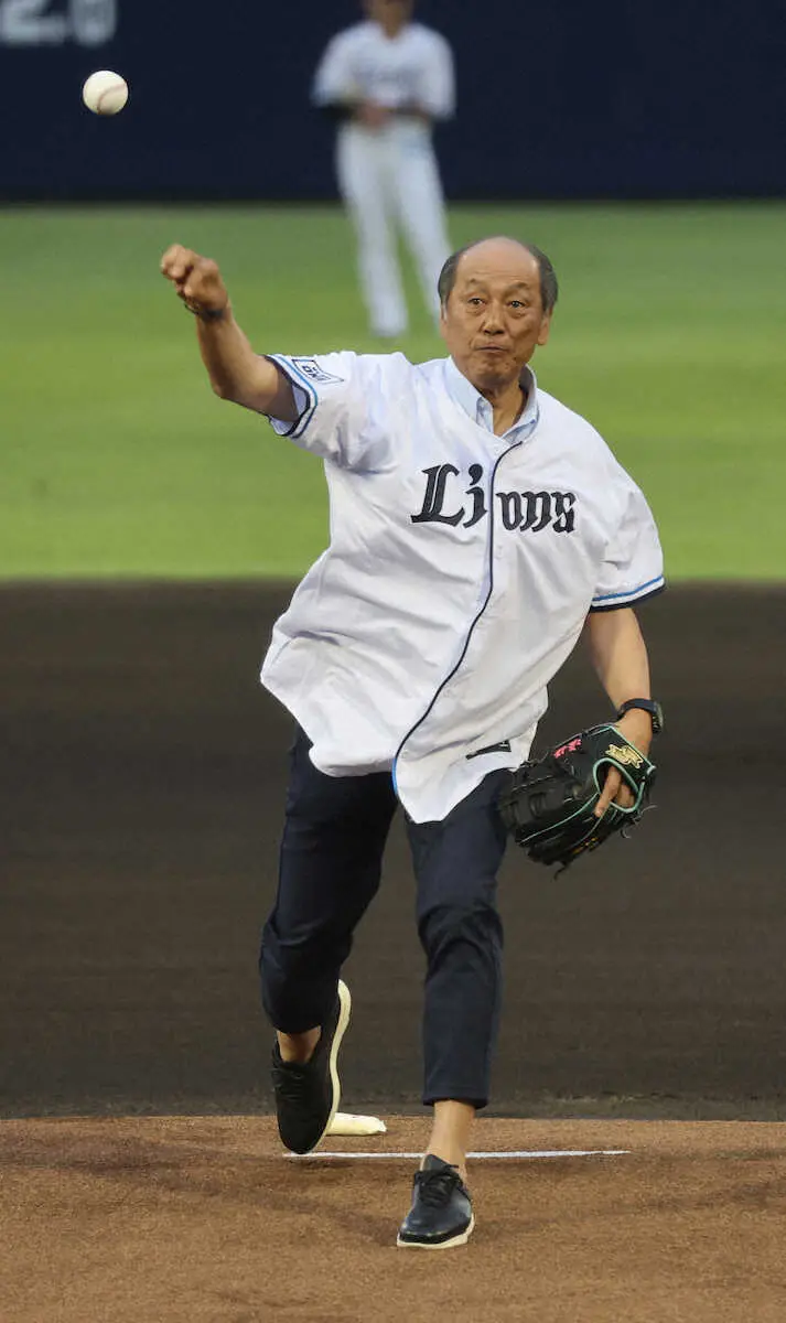 【画像・写真】西武・渡辺久信前GM　群馬で“凱旋”始球式　背番号「41」でワンバン投球「素人が投げたようなボール」