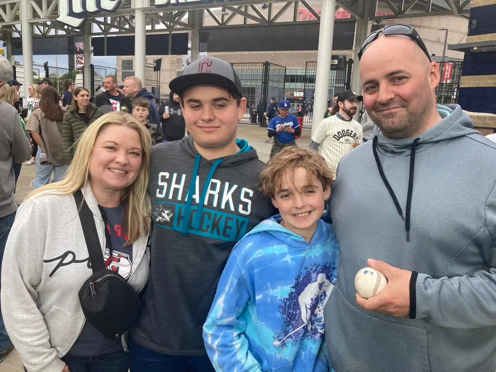 【画像・写真】「売るなんて息子が許してくれない（笑）」大谷翔平20号は家族4人で観戦パパがゲット「興奮してるよ」