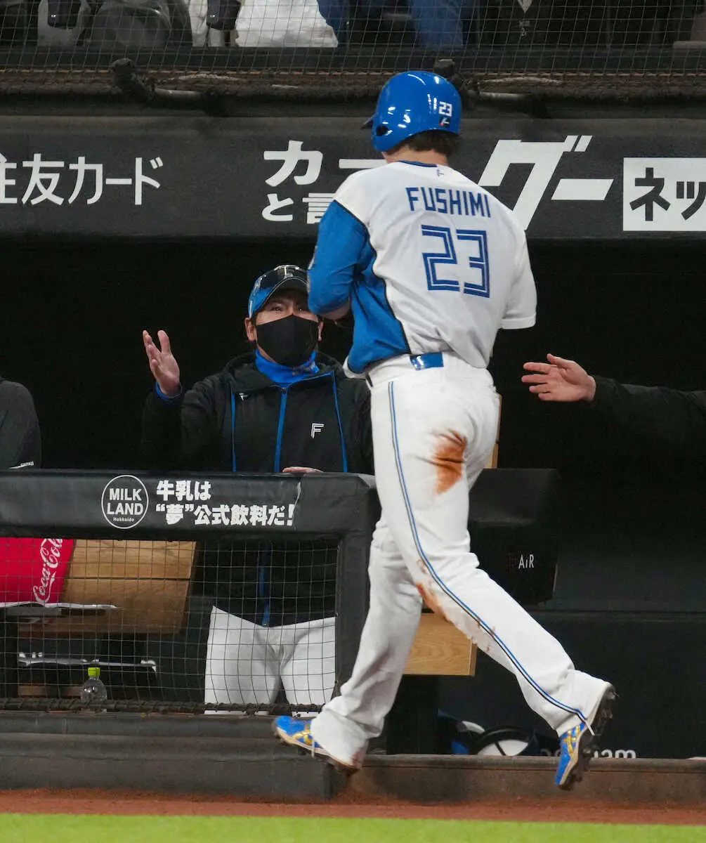 【画像・写真】日本ハム　清宮幸太郎が3試合連続の先制打　5回に中前適時打　V打となったのは3試合目で初