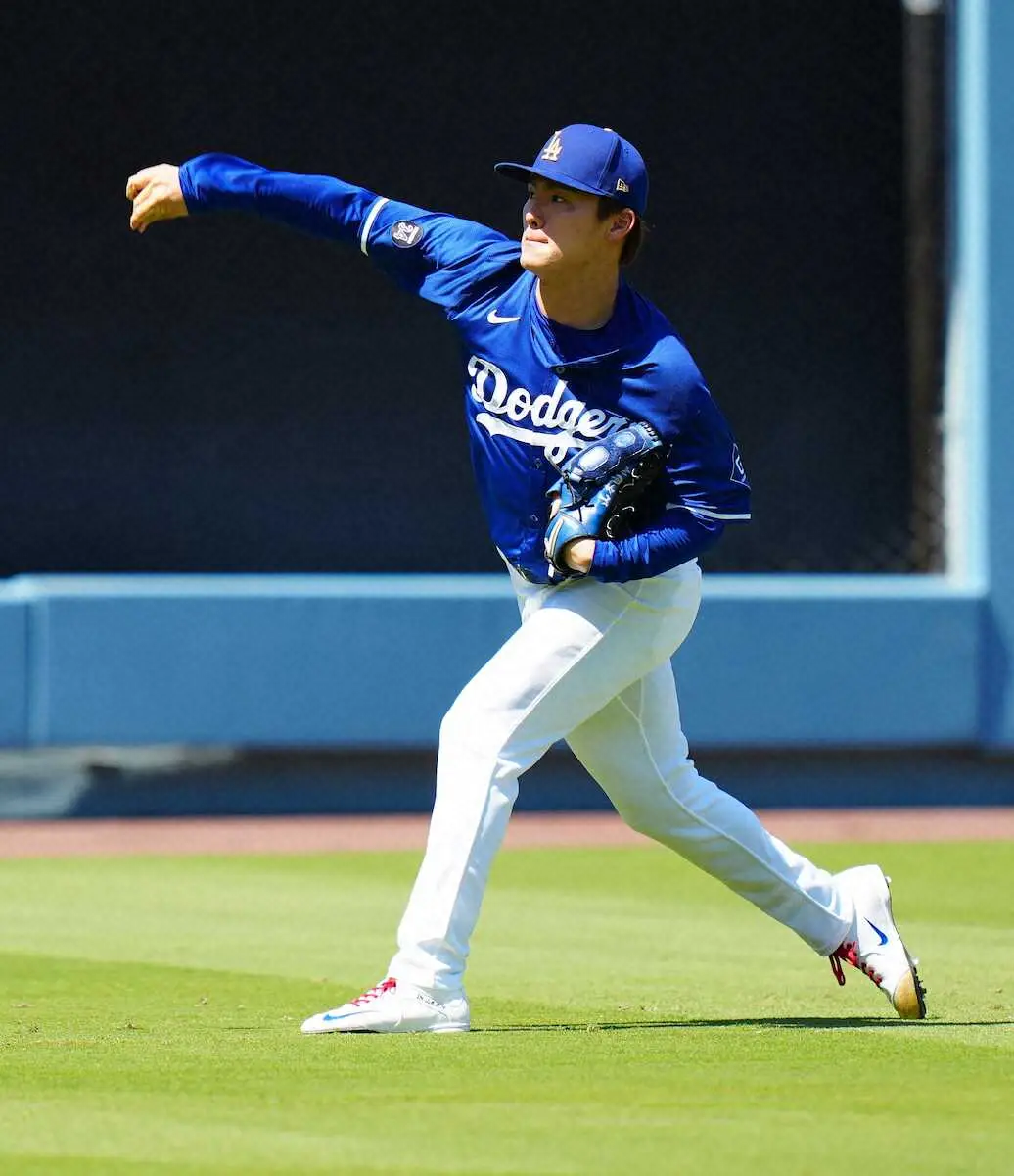 【画像・写真】ドジャース・佐々木朗希が本拠でキャッチボール再開　報道陣の前で約5分間軽め