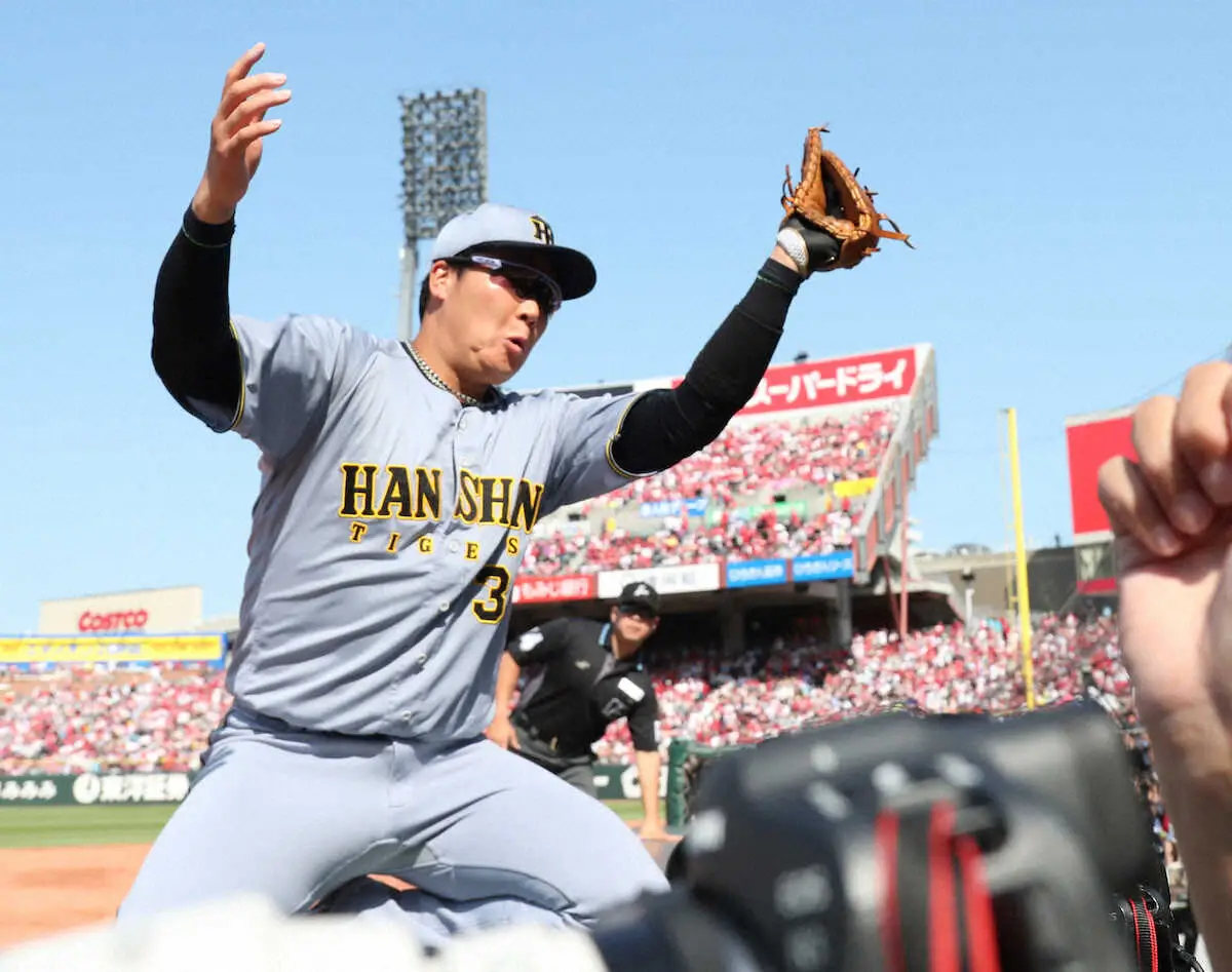 【画像・写真】阪神　大山がカメラマン席付近で好守　先発の大竹救う