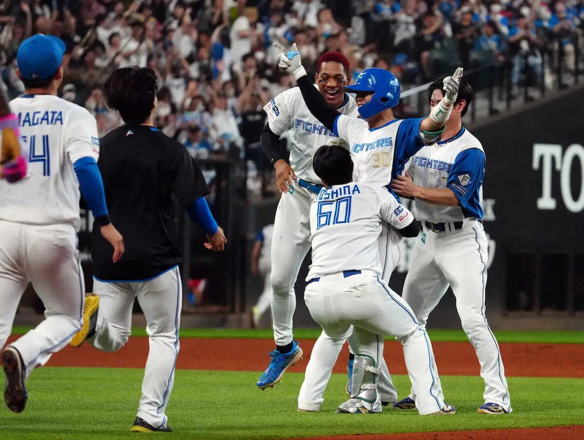 【画像・写真】またまた「サヨナラ郡司」だ！日本ハム今季3度目劇勝　10年ぶり首位で交流戦突入